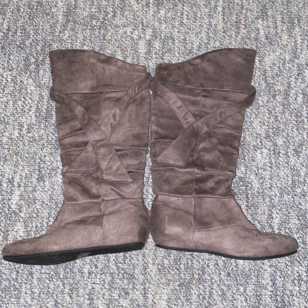Suede boots